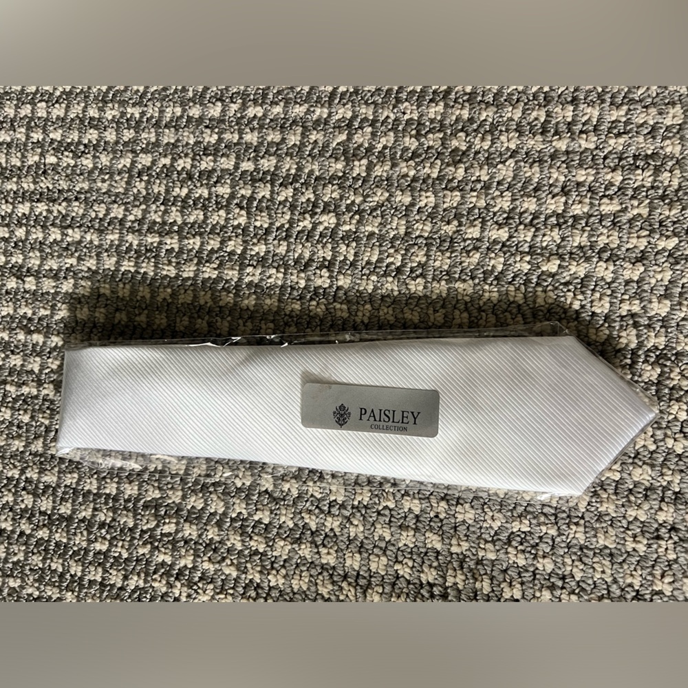 White Neck-tie, Boys, NWT, Perfect for Wedding or 1st Communion